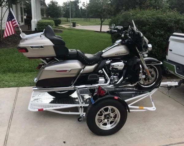 white single ride up trailer with harley 1800x1800 600x475 2.jpg white single ride up trailer with harley 1800x1800 600x475 2.jpg